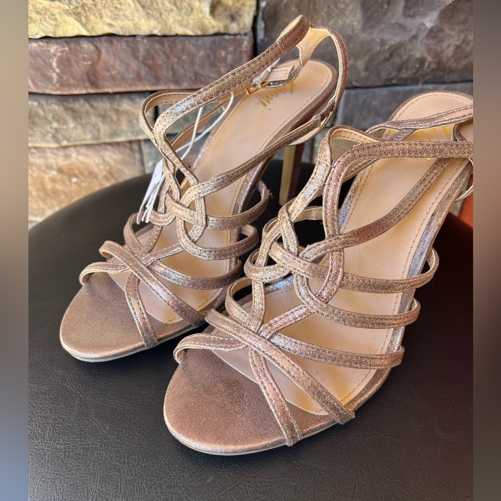 New Fioni strapy dancing shoes 8.5 Bronze